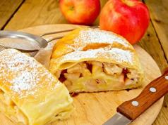 Kaip greitai pasigaminti sluoksniuotos tešlos pyragą su obuoliais